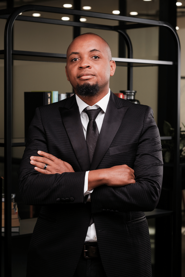 Dr. Davies Tsikayi